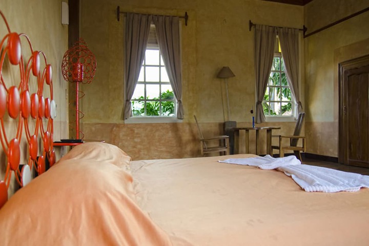 Room 13 of 77