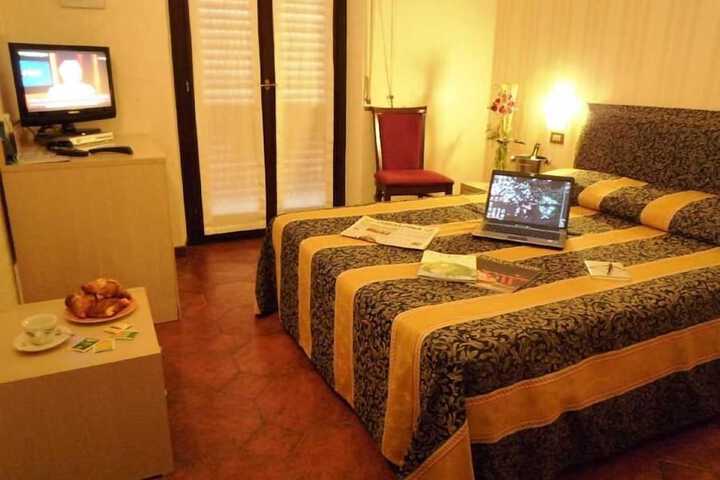 Room 4 of 15