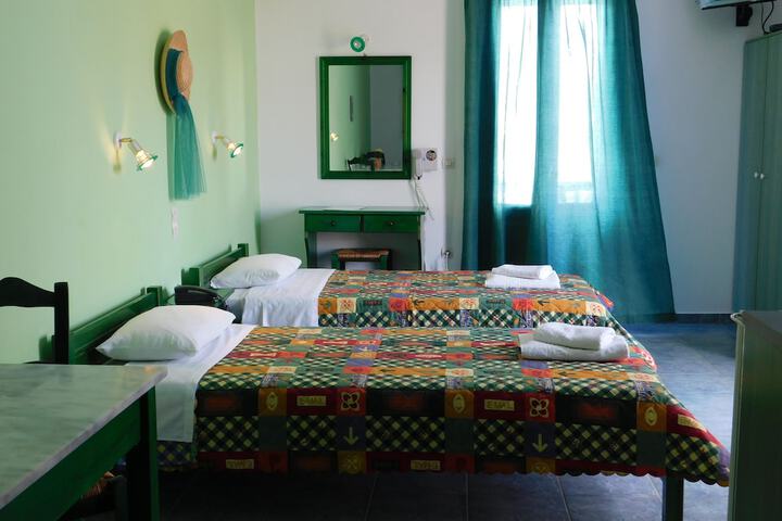 Room 9 of 42