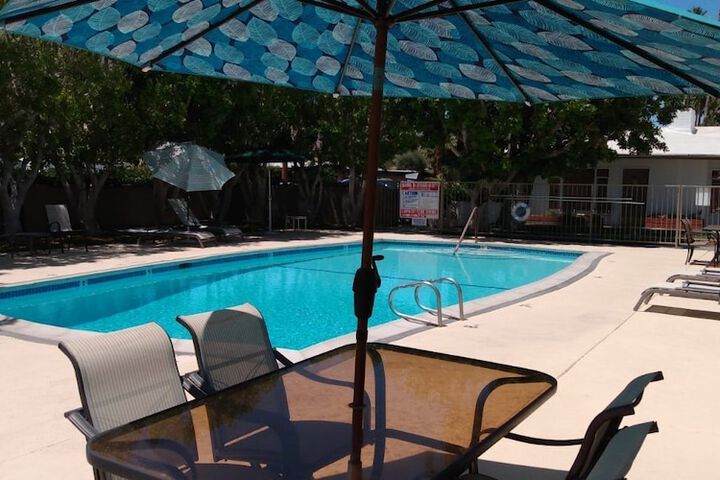 Hotel Pool