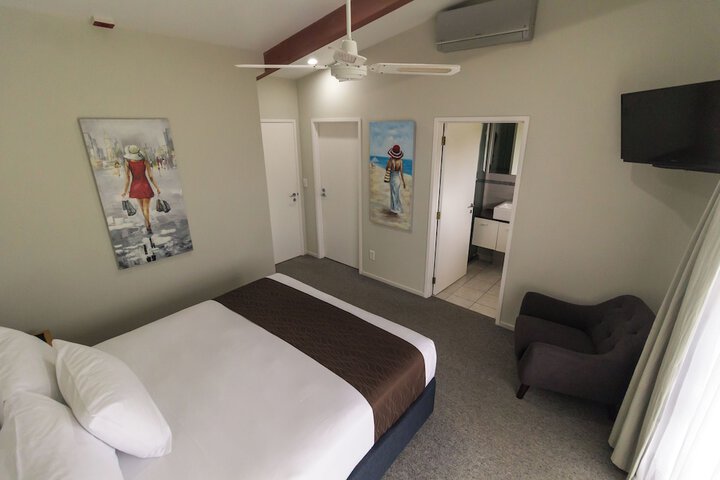Room 5 of 38