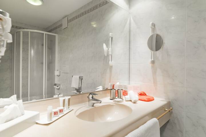 Room 21 of 49