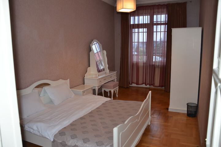 Room 7 of 9