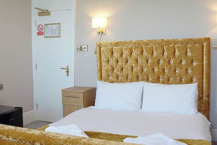 Room 40 of 87