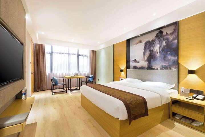 Room 8 of 17