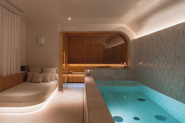 Pool 44 of 101