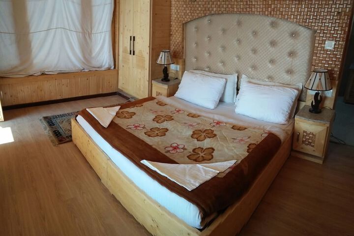 Room 2 of 6