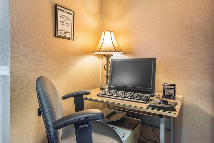 Business Center 29 of 31