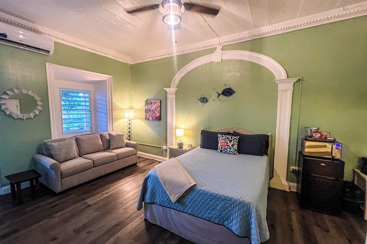 Room 52 of 171