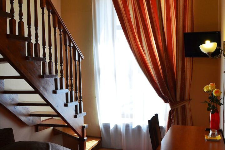 Room 19 of 115