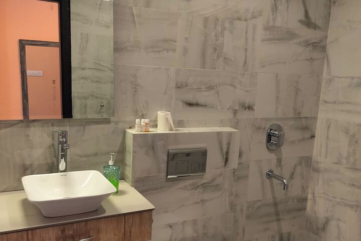 Room 14 of 25