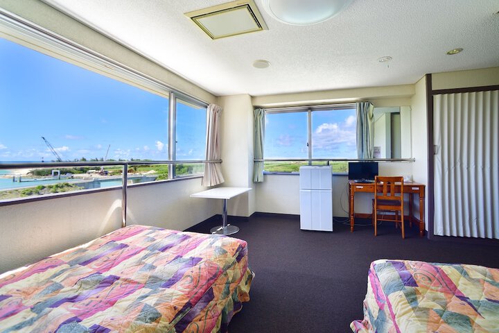 Room 4 of 38
