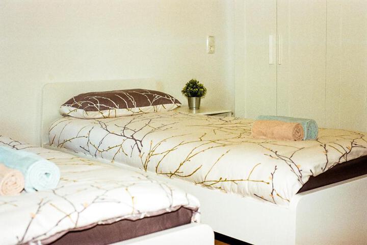 Room 5 of 10