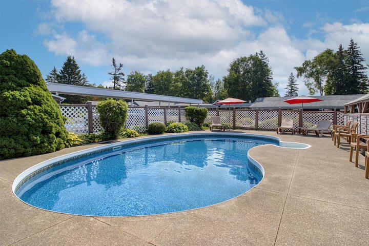 Pool 39 of 49