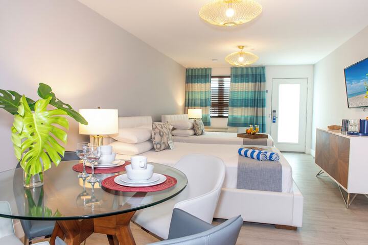 Studio Queen Bed (2 of 25)