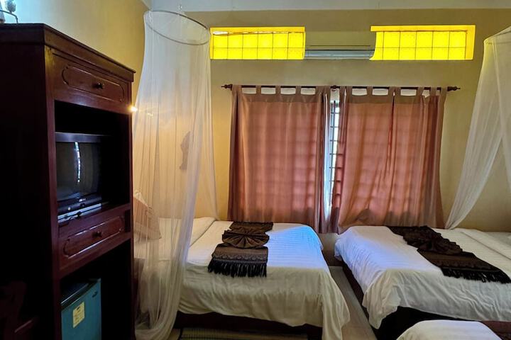 Room 32 of 123