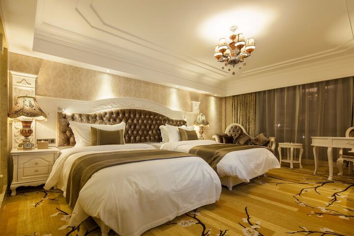 Room 10 of 71