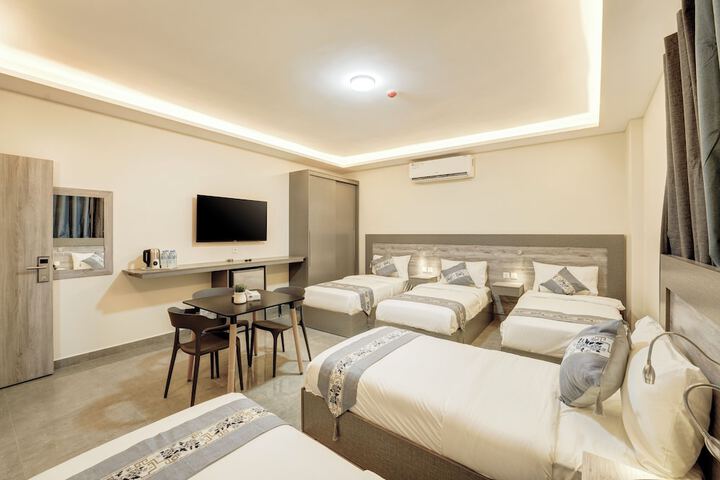 Room 28 of 34