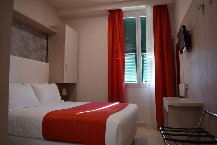 Room 8 of 50