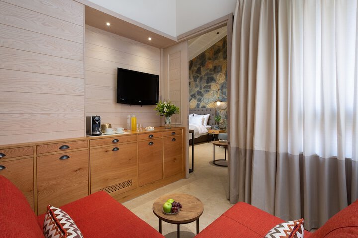 Room 14 of 65