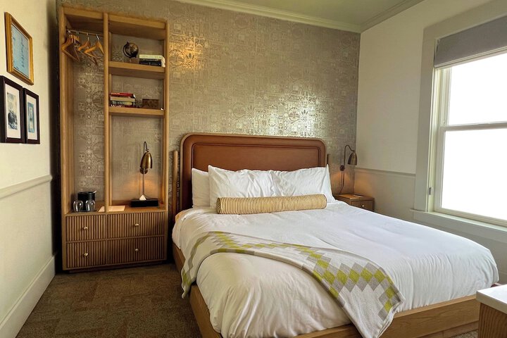 Room 53 of 80