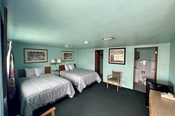 2 Double Beds (11 of 16)