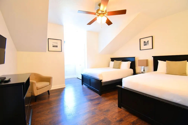 Room 4 of 44