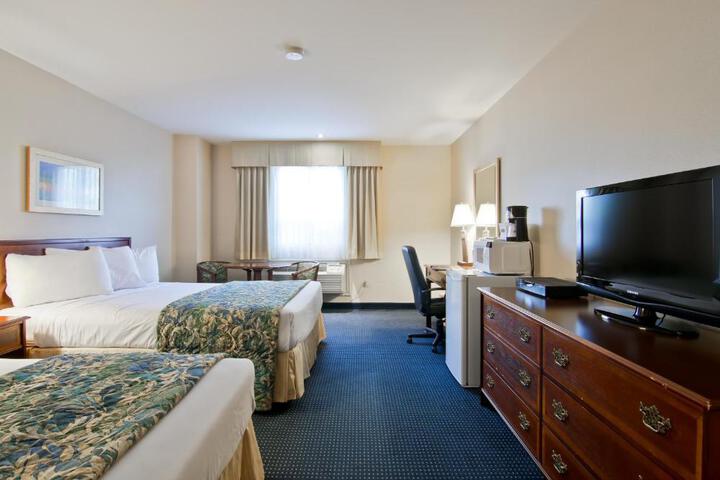 1 Queen Bed (22 of 30)