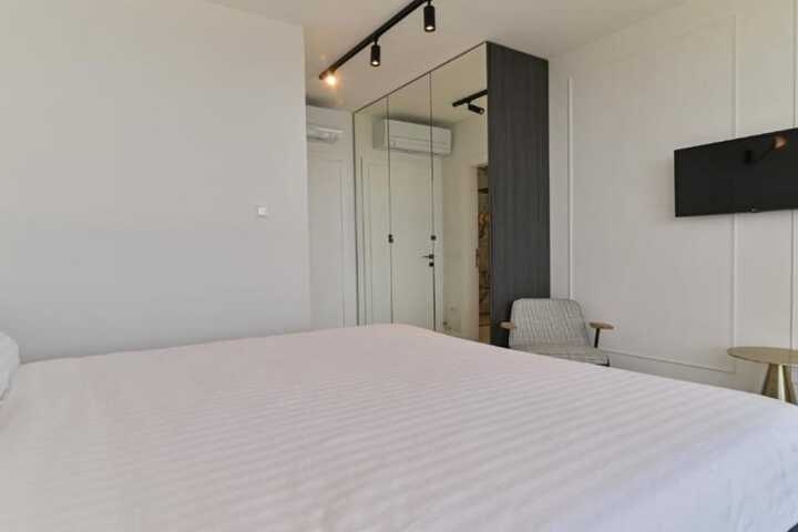 Room 5 of 42