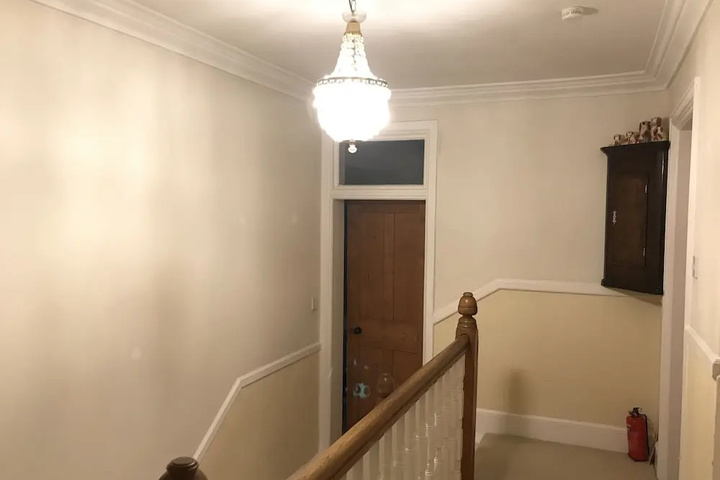 Room 10 of 18