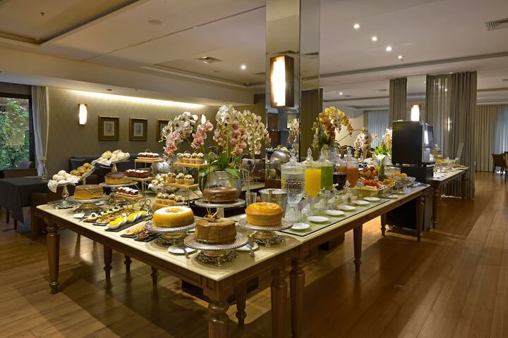 Breakfast/Coffee Service 100 of 116