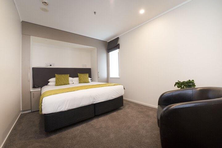 Room 6 of 25