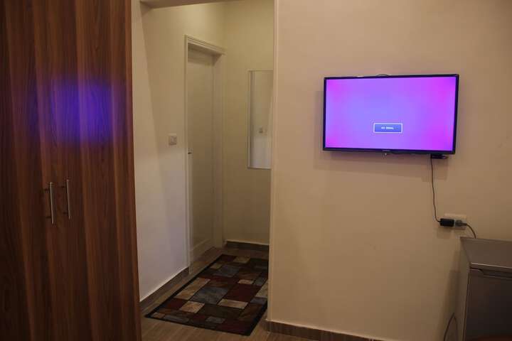 Room 6 of 63