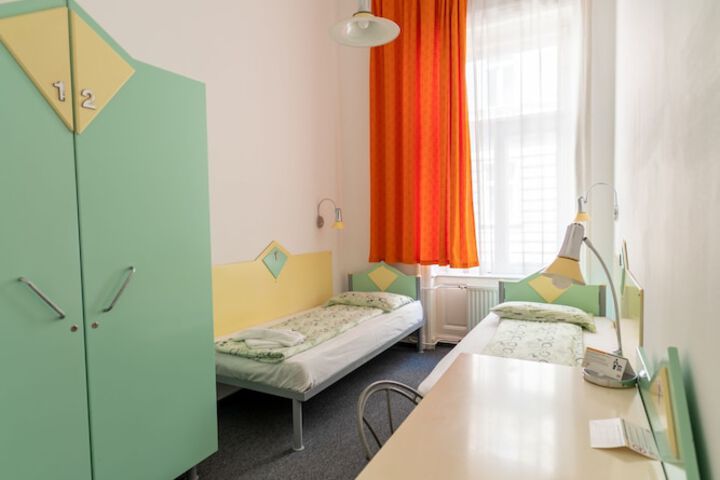 Room 13 of 37