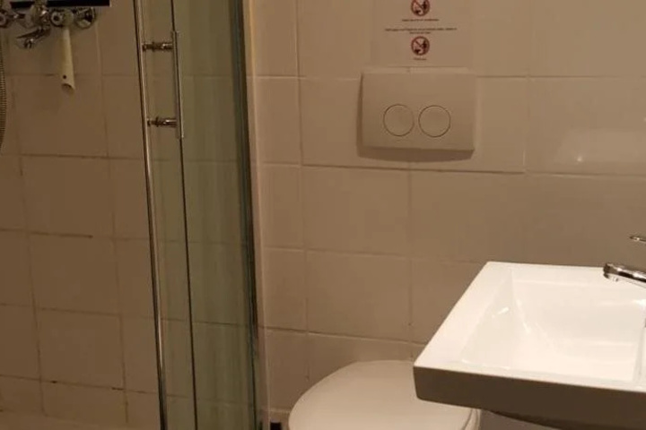 Room 8 of 13