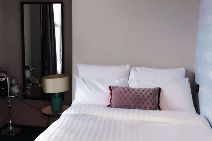 Room 38 of 122