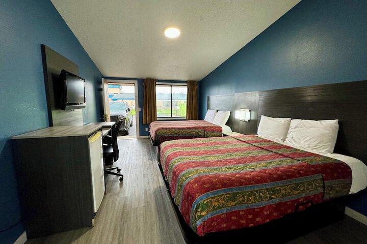 Standard Room, King or Two Doubles (5 of 7)