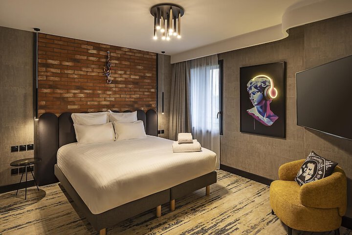 Room 7 of 43