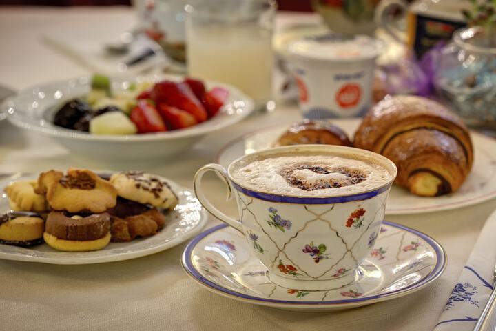 Breakfast/Coffee Service 82 of 90