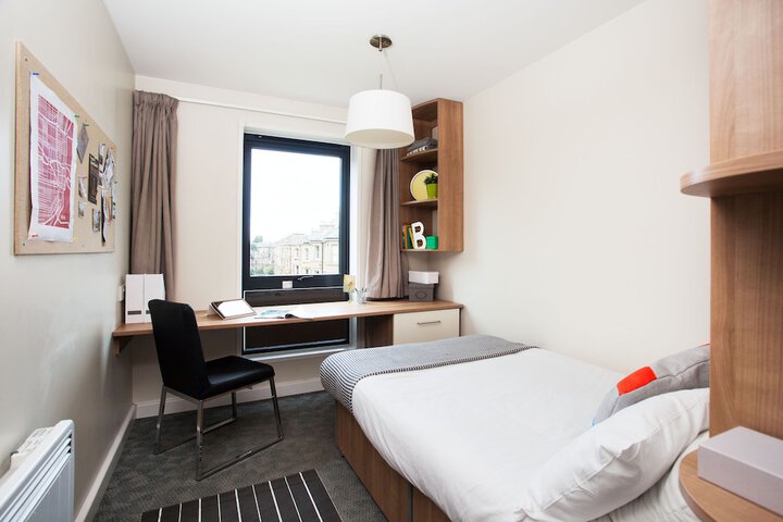 Room 8 of 12