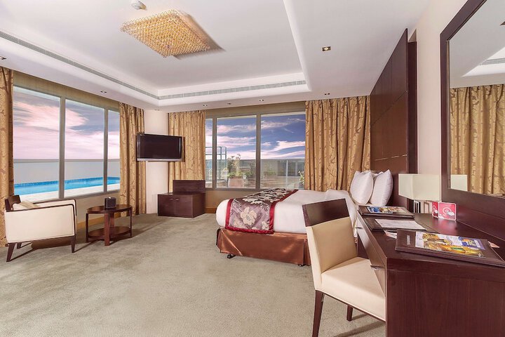 Room 52 of 117