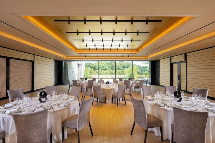 Ballroom/Hall 192 of 201