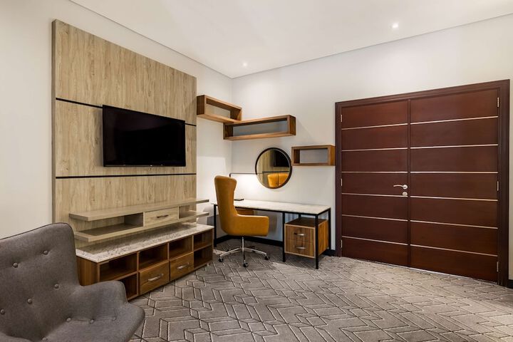 Room 65 of 193