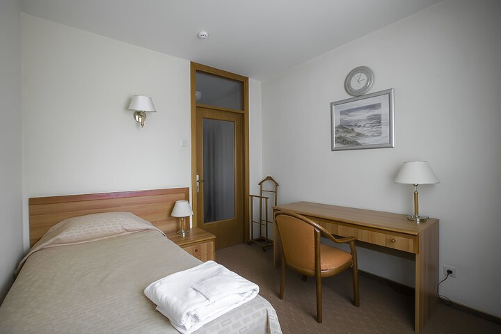 Room 17 of 65