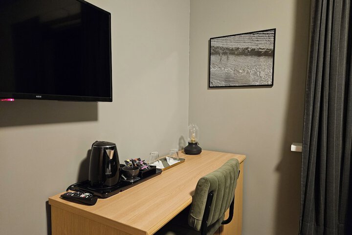 Room 2 of 20