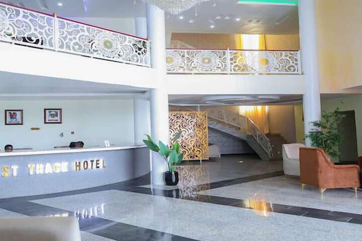 Fast Track Hotel