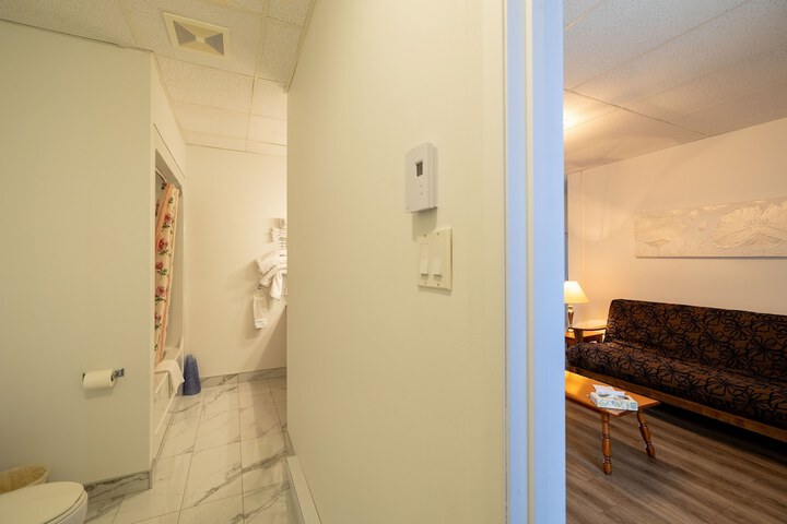 Room 68 of 80