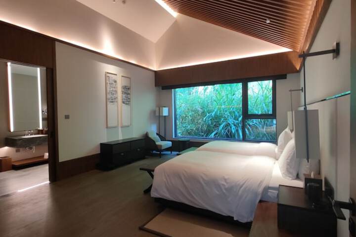 Room 46 of 83