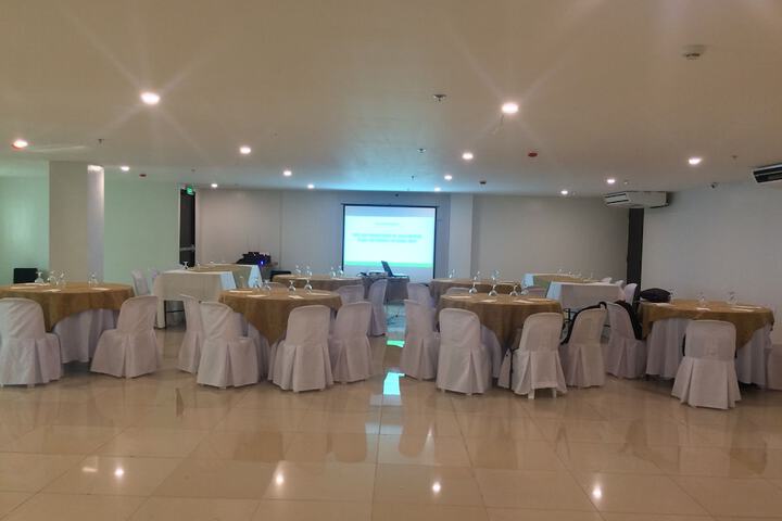 Ballroom/Hall 9 of 12