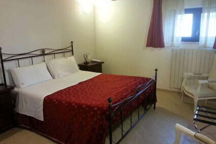 Room 14 of 38